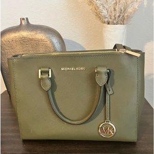 Michael kors olive green purse